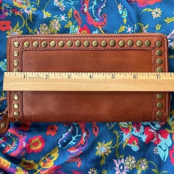 Brand New Genuine Leather Brown Wallet Gold Tone Vintage Studs Zip Around Wallet - Picture 7 of 13